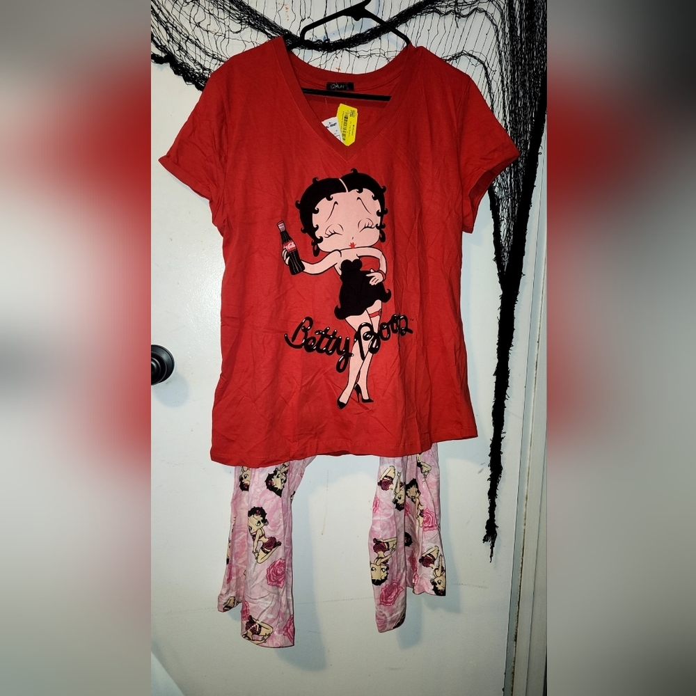 ✨️Betty Boop Woman's Pajama Set in Red and Pink✨️
